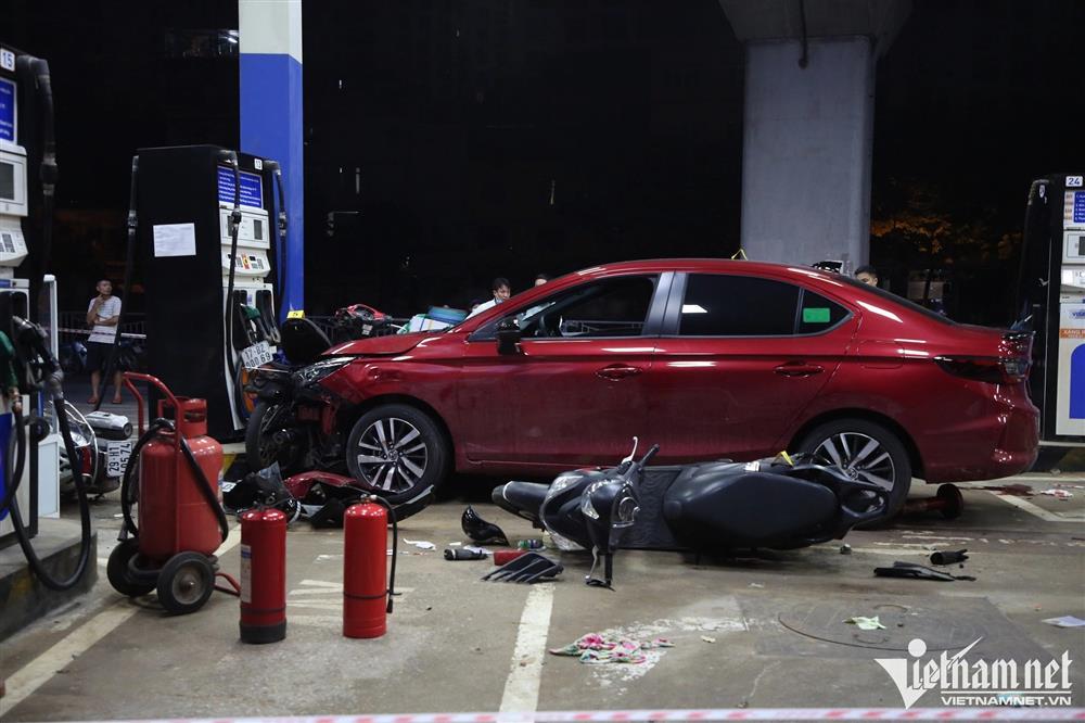 Bắt tạm giam tài xế uống bia tông 8 người bị thương đường Láng-1