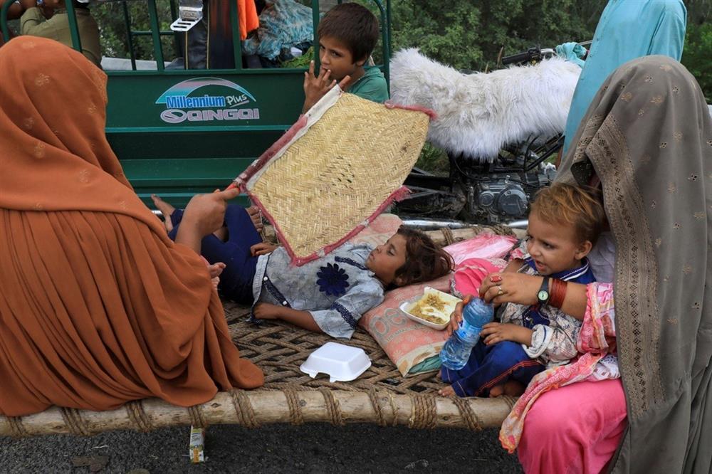 Thảm họa hơn 1.000 người chết khiến Pakistan cầu cứu thế giới-4
