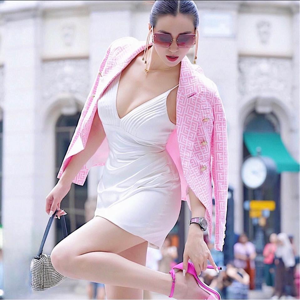 Tin showbiz Việt ngày 28/8: Hà Tăng hiếm hoi diện bikini, vòng 1 lấp ló-4