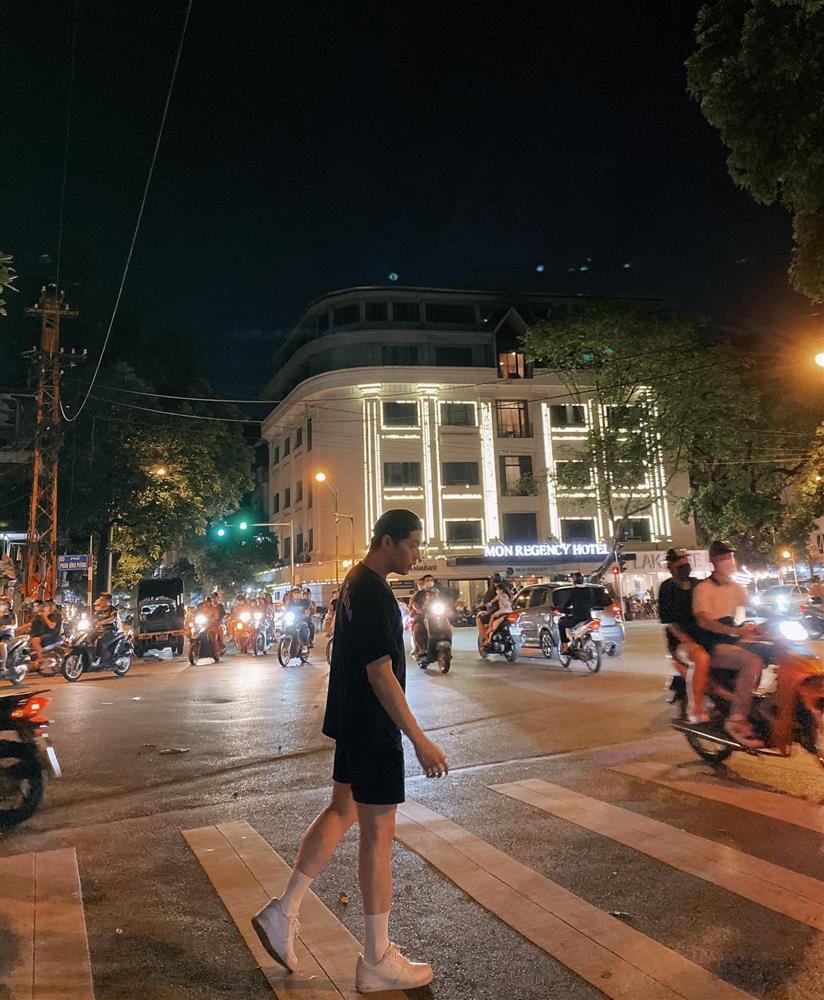 Tin showbiz Việt ngày 28/8: Hà Tăng hiếm hoi diện bikini, vòng 1 lấp ló-6