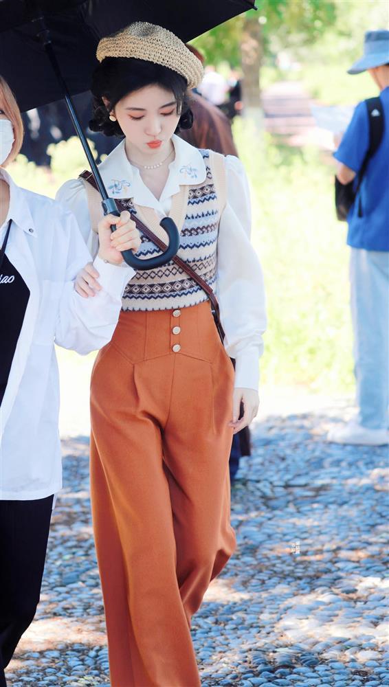 Lý Thấm - Cúc Tịnh Y đọ tạo hình: Ai xứng đáng là mỹ nhân dân quốc?-4