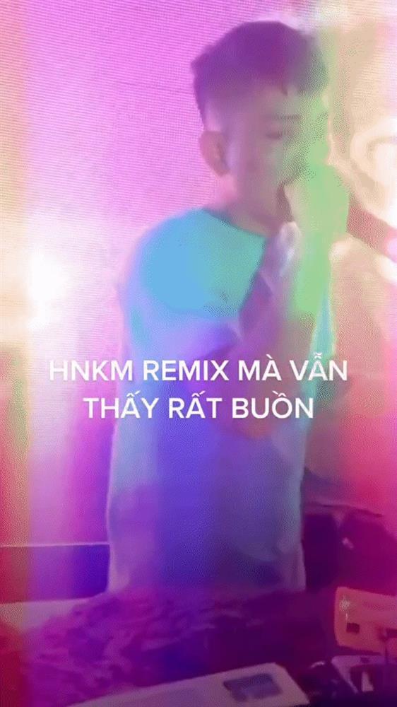 Đi quẩy bị phát hiện, Hoài Lâm hát luôn Hoa Nở Không Màu-3