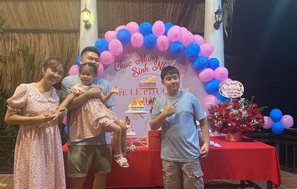 Gia đình Lê Phương mặc đồ đôi, tự đào lại ảnh phát tướng khi sinh con-3