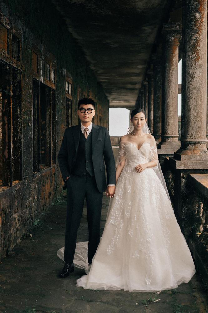 Hot girl Người Ấy Là Ai xả ảnh cưới nóng bỏng bên chồng đạo diễn-5