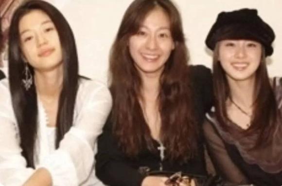 Kim Tae Hee và Jeon Ji Hyun: Diện mạo thời thanh xuân ra sao?-1