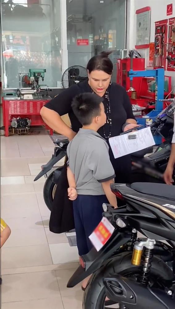 Cậu bé 5 tuổi đã thành thạo 3 ngoại ngữ-1