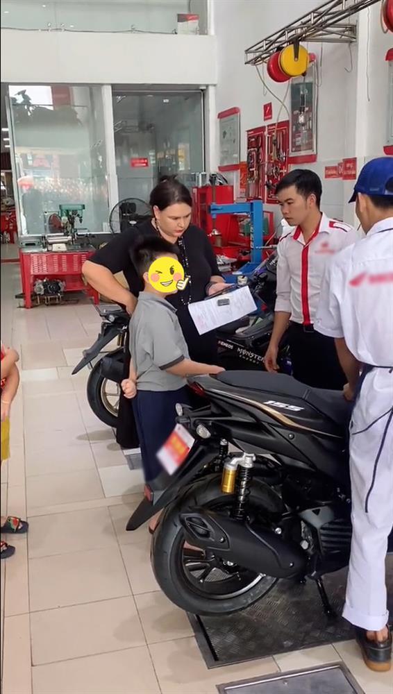 Cậu bé 5 tuổi đã thành thạo 3 ngoại ngữ-2