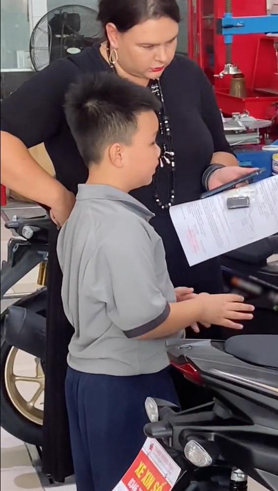 Cậu bé 5 tuổi đã thành thạo 3 ngoại ngữ-3