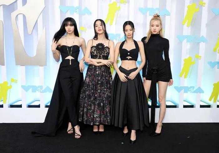 Thảm đỏ VMAs: BLACKPINK visual cực phẩm - Taylor Swift sexy-1