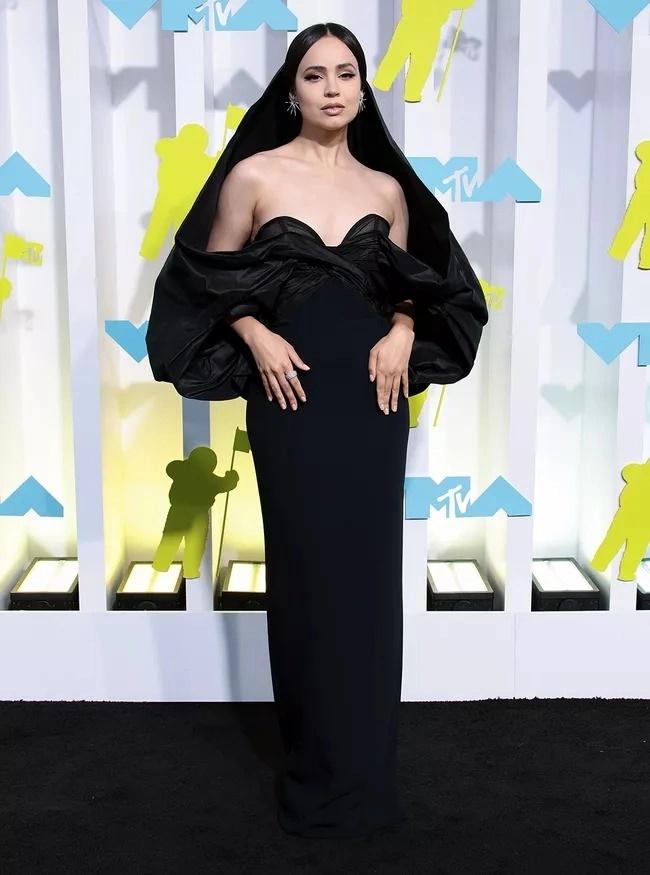 Thảm đỏ VMAs: BLACKPINK visual cực phẩm - Taylor Swift sexy-9