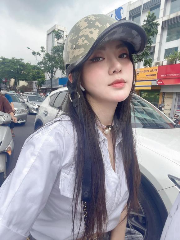 Danh tính gái đẹp dân mạng náo loạn tìm info trên SVĐ Vinh-6