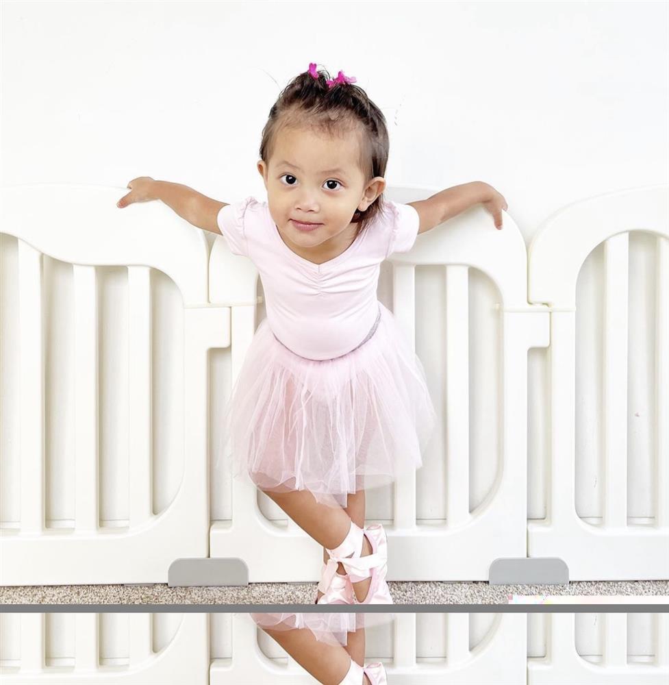 Vừa tính khóa Instagram, Hà Hồ tung ngay ảnh con gái lột xác-1