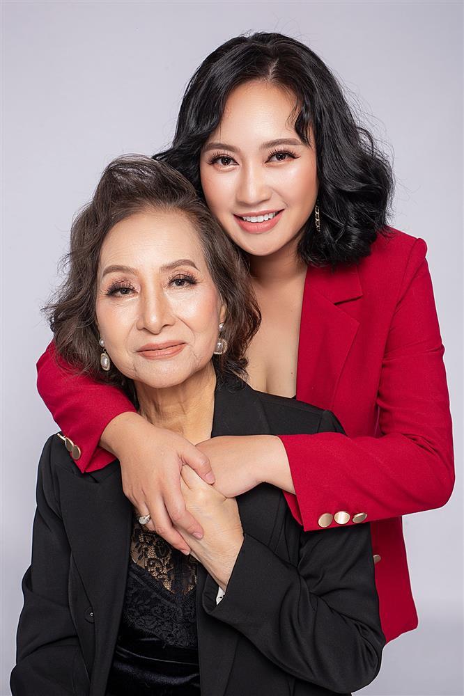 Tin showbiz Việt ngày 29/8: Hoài Phương nói Việt Hương tào lao-6