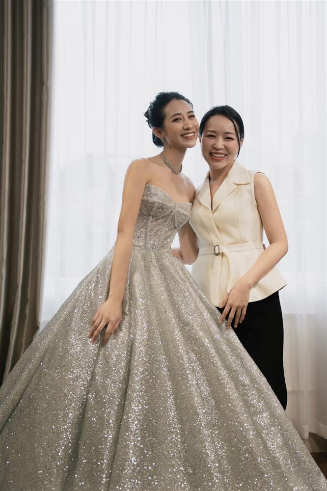 Hot girl Kiều Ly thử váy cưới phát sáng trong đêm đen-3