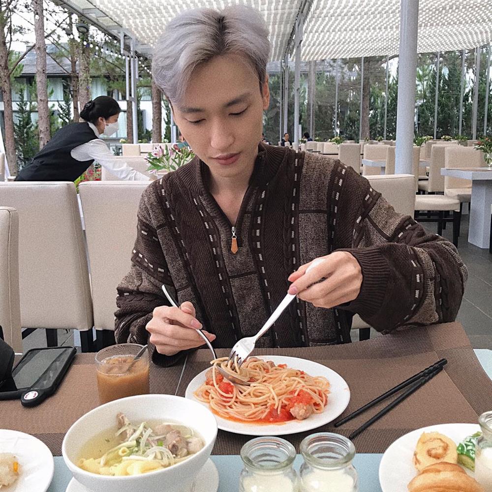 Người đẹp Việt chuyển giới bất ngờ trở về làm nam nhi-1