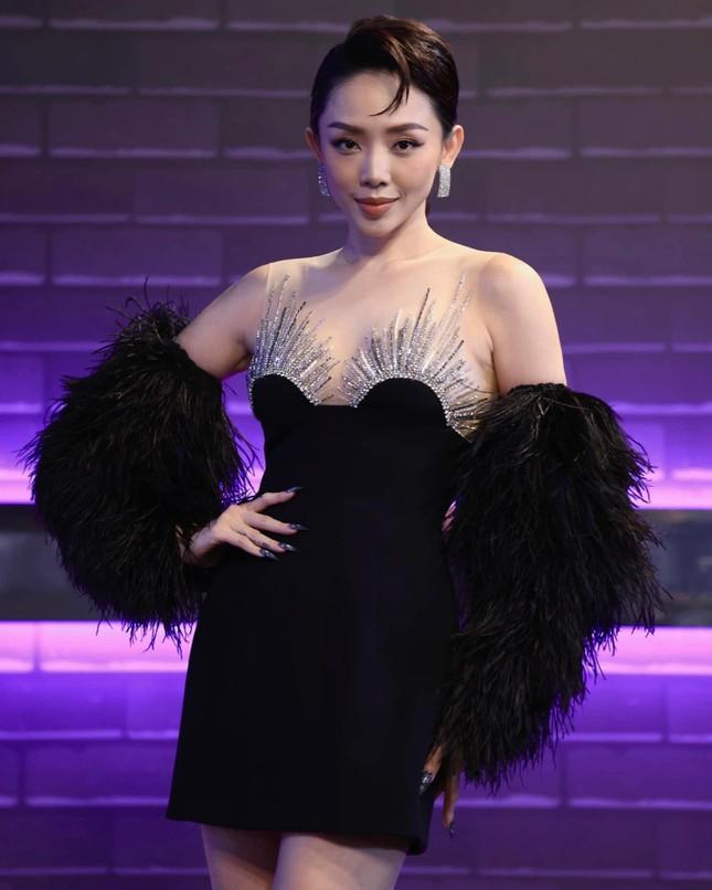 Tóc Tiên 3 lần đụng độ Tiểu Vy: Body ca sĩ có đỉnh bằng Hoa hậu?-2