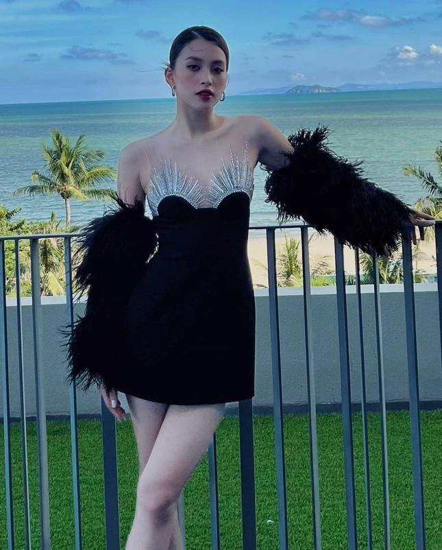 Tóc Tiên 3 lần đụng độ Tiểu Vy: Body ca sĩ có đỉnh bằng Hoa hậu?-5