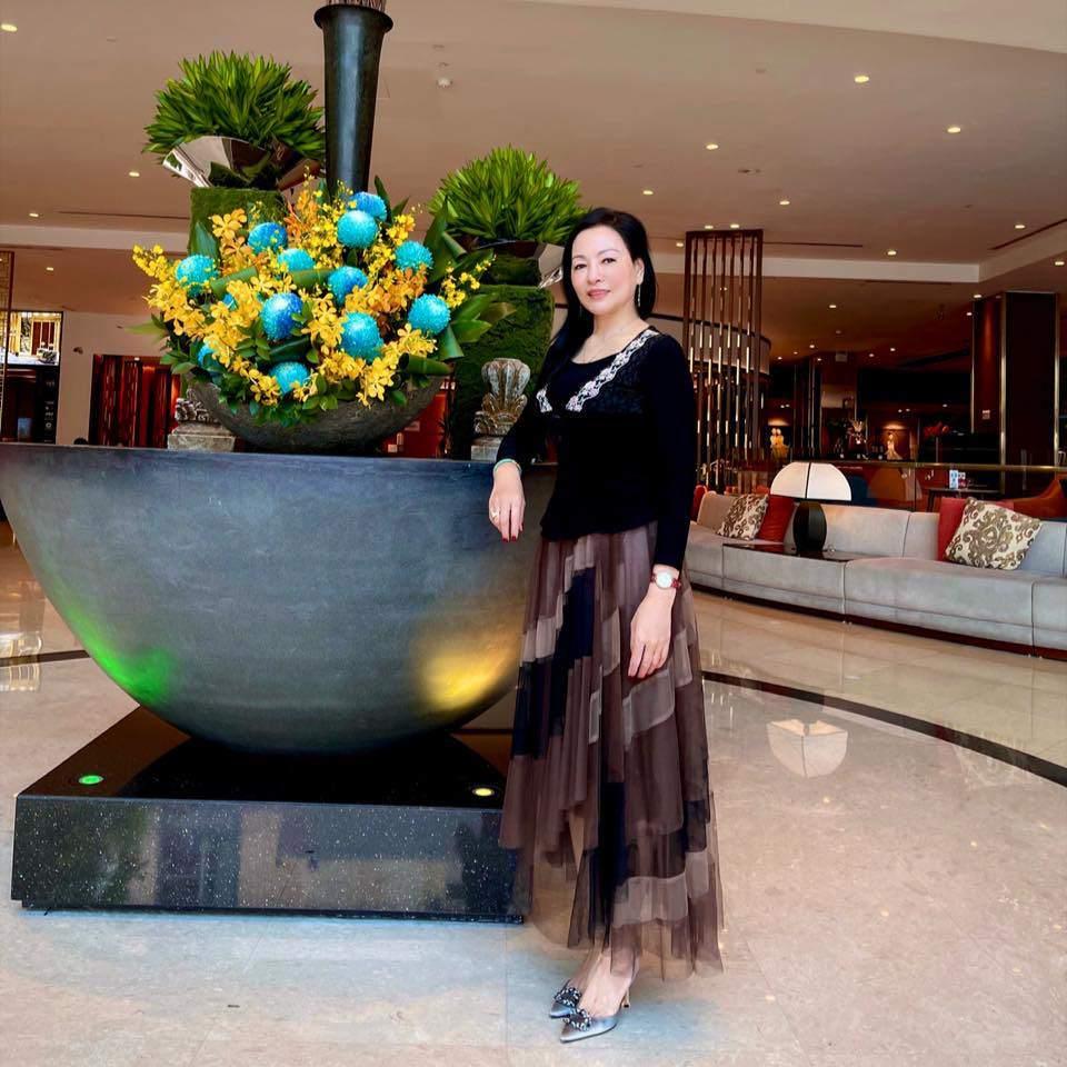 Mẹ Huyền Baby hiếm hoi lộ diện, như 2 chị em với con gái-4