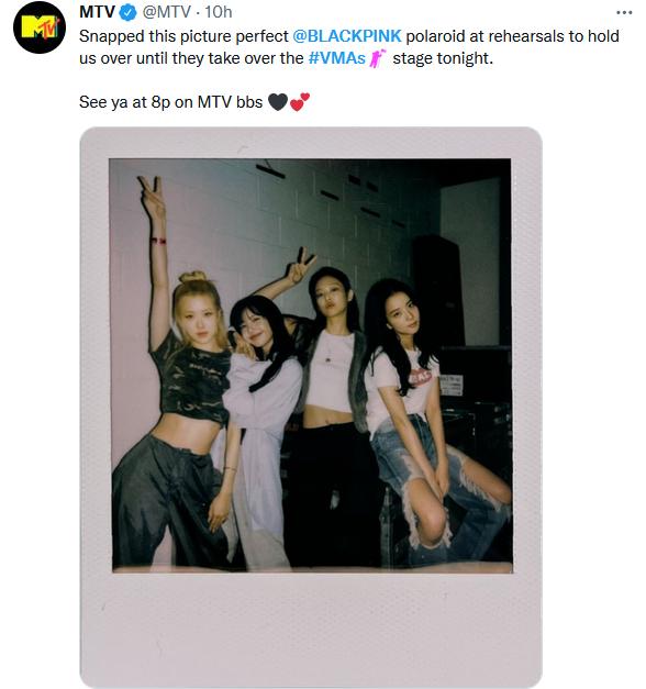 BLACKPINK nổi nhất VMAs 2022: Rắn chúa Taylor Swift quẩy Pink Venom-1