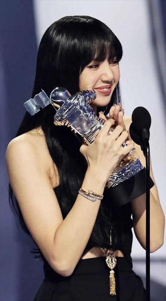 BLACKPINK nổi nhất VMAs 2022: Rắn chúa Taylor Swift quẩy Pink Venom-8