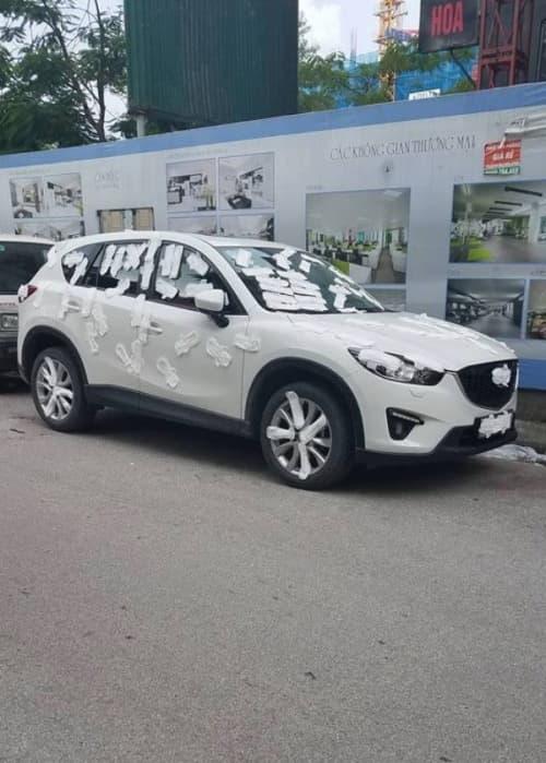 Xôn xao ảnh đế giày cao gót xuyên thủng kính xe ô tô-6