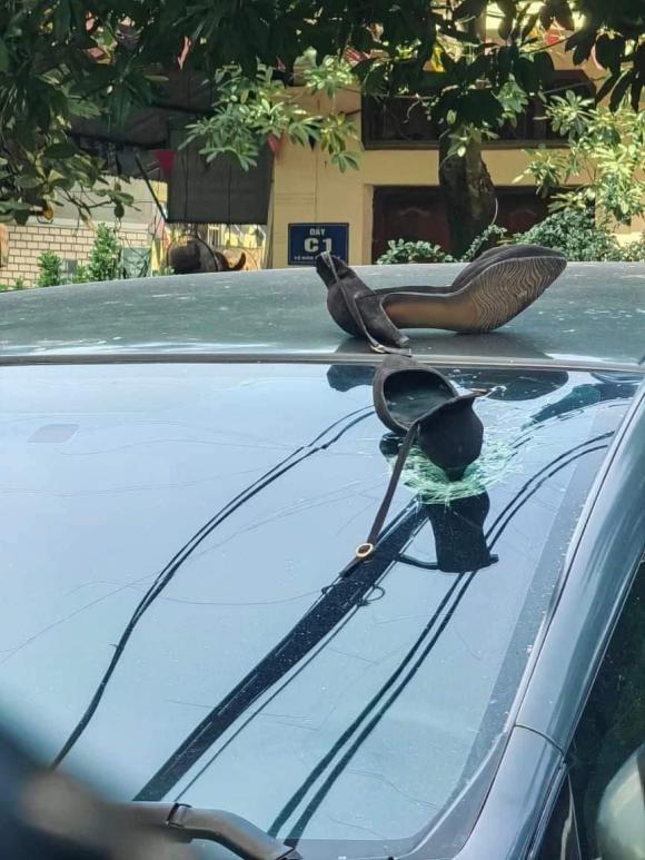 Xôn xao ảnh đế giày cao gót xuyên thủng kính xe ô tô-2