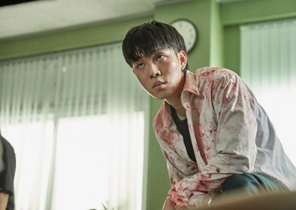 Nam phản diện phim xác sống hóa ra mỹ nam đa tài, vang dội ngày trở lại-5