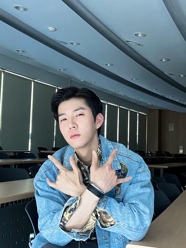 Nam phản diện phim xác sống hóa ra mỹ nam đa tài, vang dội ngày trở lại-7