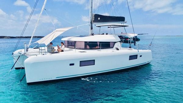 Bán nhà nghỉ hưu sớm, cả nhà sống trên thuyền buồm đi khắp thế giới-3