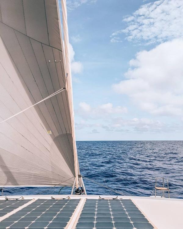 Bán nhà nghỉ hưu sớm, cả nhà sống trên thuyền buồm đi khắp thế giới-5