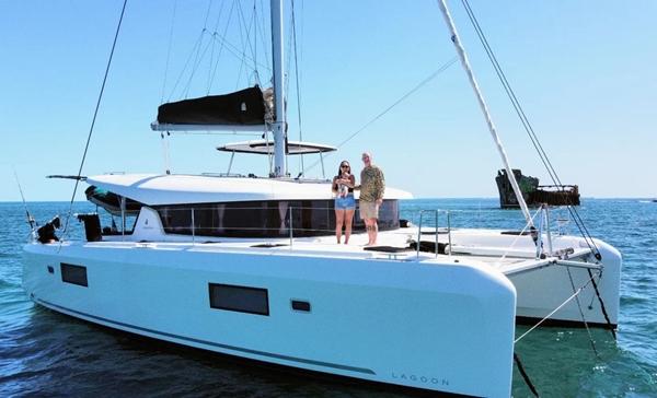 Bán nhà nghỉ hưu sớm, cả nhà sống trên thuyền buồm đi khắp thế giới-6