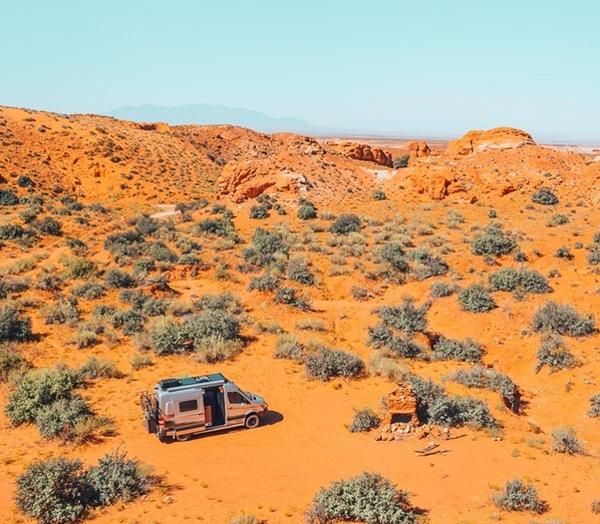 Bán nhà nghỉ hưu sớm, cả nhà sống trên thuyền buồm đi khắp thế giới-10