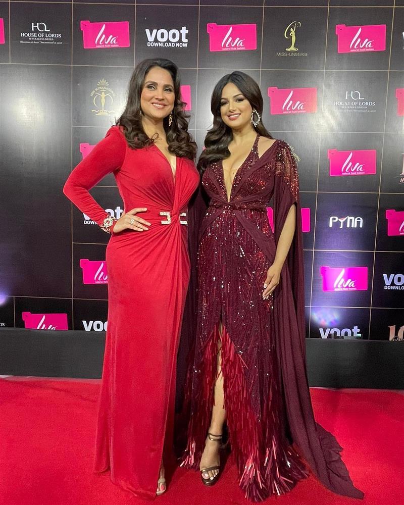 2 Miss Universe của Ấn Độ chụp chung: Gái trẻ lép vế gừng già-2