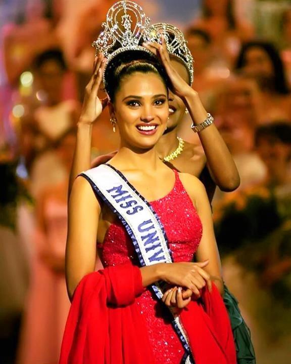 2 Miss Universe của Ấn Độ chụp chung: Gái trẻ lép vế gừng già-8