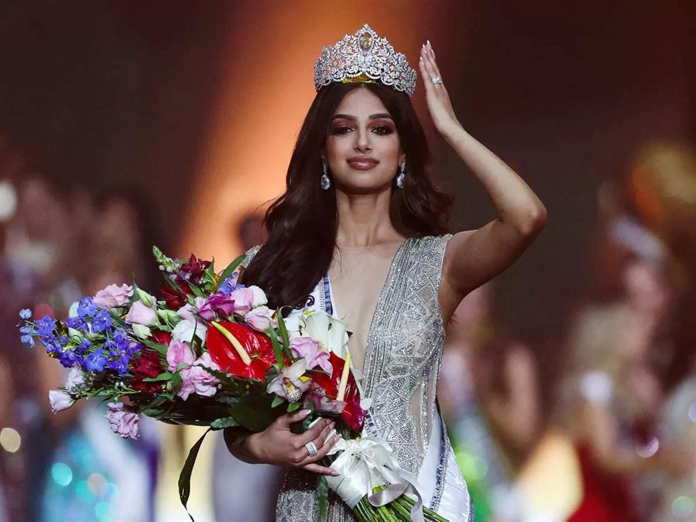 2 Miss Universe của Ấn Độ chụp chung: Gái trẻ lép vế gừng già-10