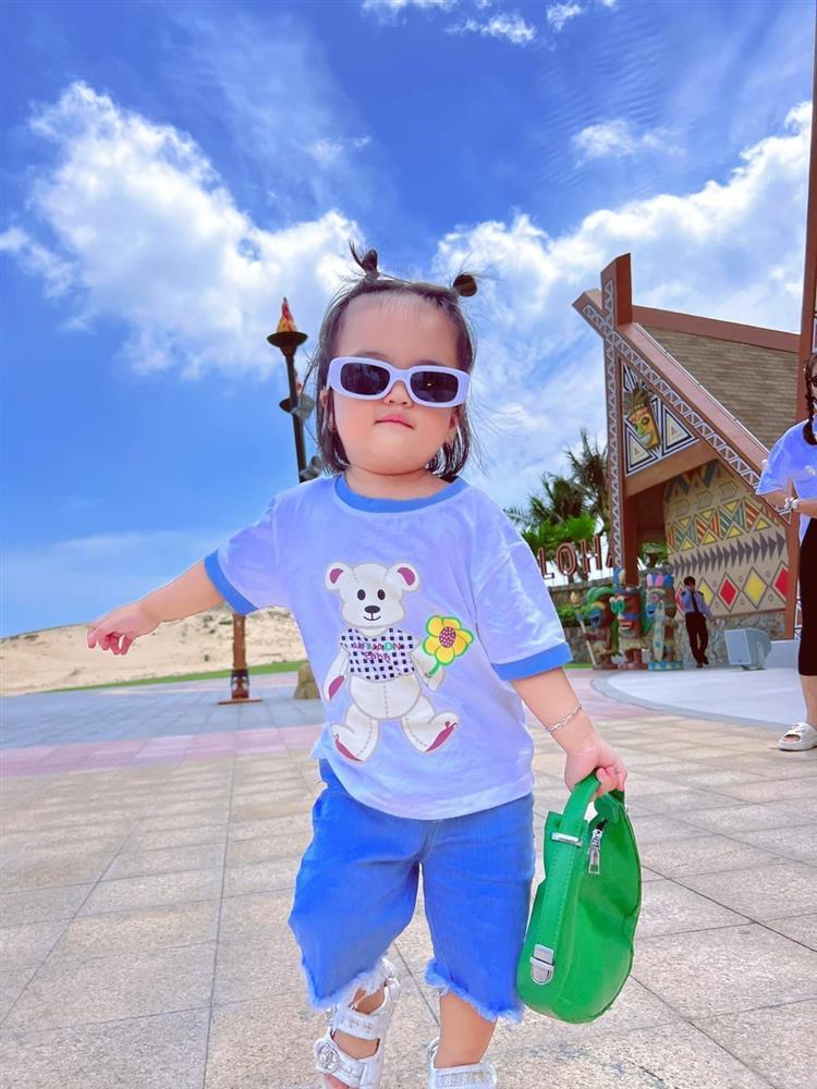 Lần đầu xuất ngoại, biểu cảm tấu hài siêu yêu ái nữ nhà Mạc Văn Khoa-4