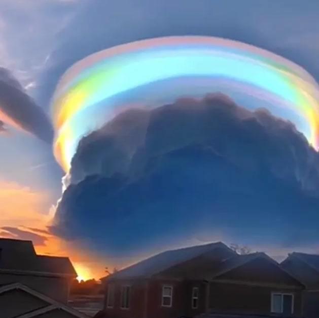 Đám mây cầu vồng đẹp huyền ảo, hiếm gặp gây sốt-2