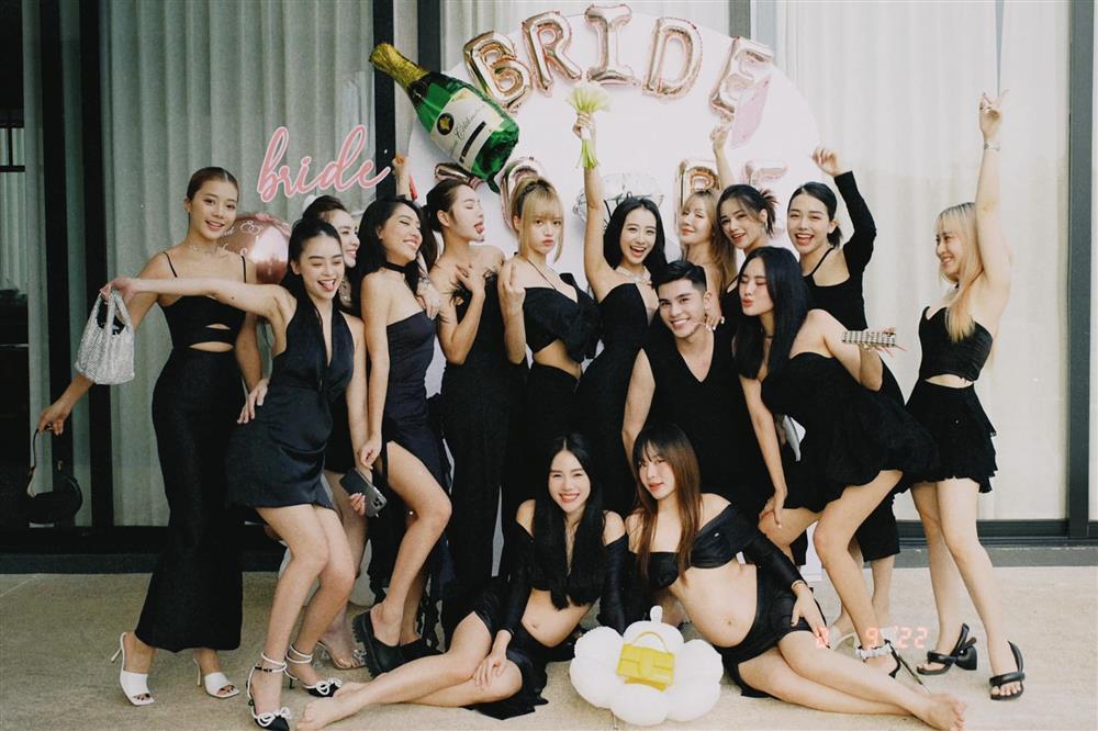 Xuất hiện dàn phù dâu chất lượng, nhìn cô dâu còn choáng hơn-4