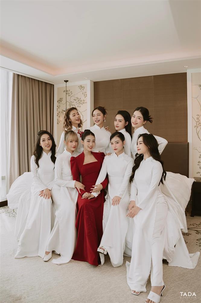Xuất hiện dàn phù dâu chất lượng, nhìn cô dâu còn choáng hơn-5