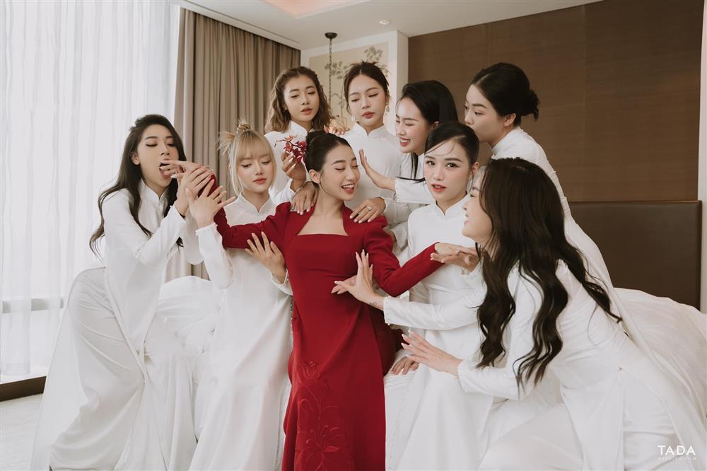 Xuất hiện dàn phù dâu chất lượng, nhìn cô dâu còn choáng hơn-6