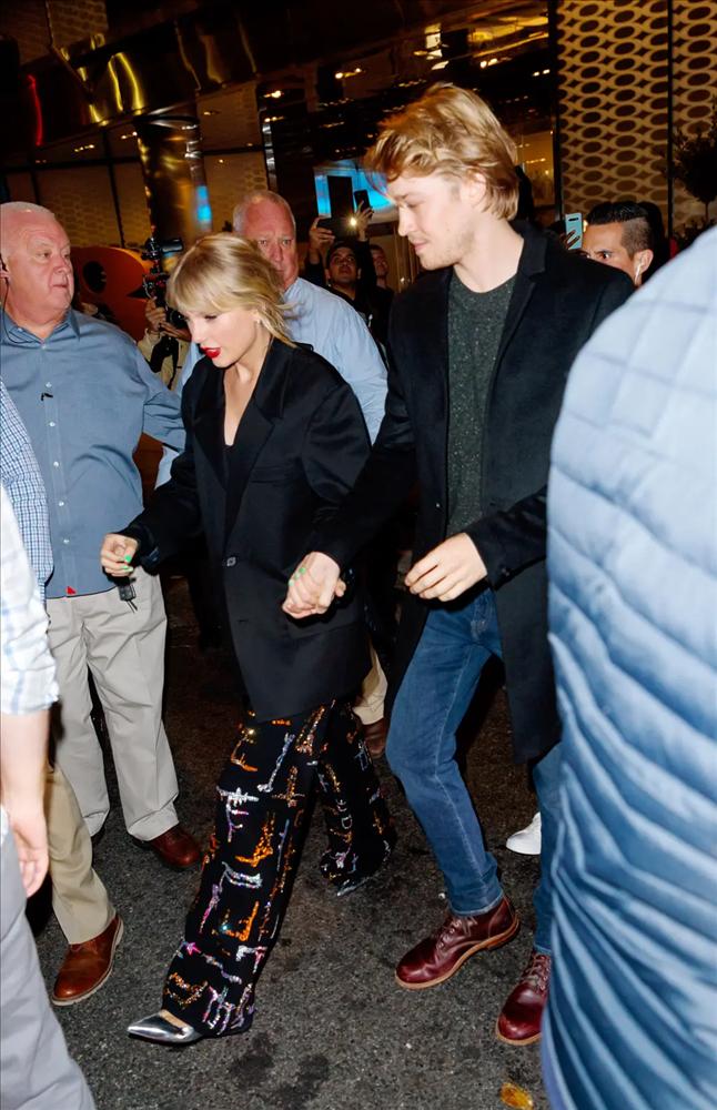 Bạn trai dẫn Taylor Swift trốn paparazzi khi dự tiệc sau VMAs 2022-4