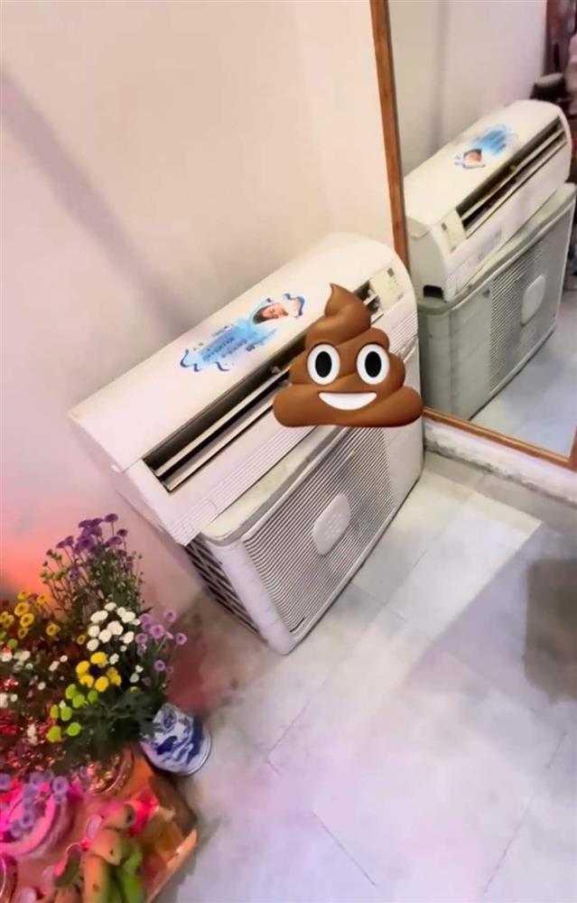 Dắt người yêu đi shopping, cô gái đau bụng tặng nguyên bãi tại cửa hàng-4