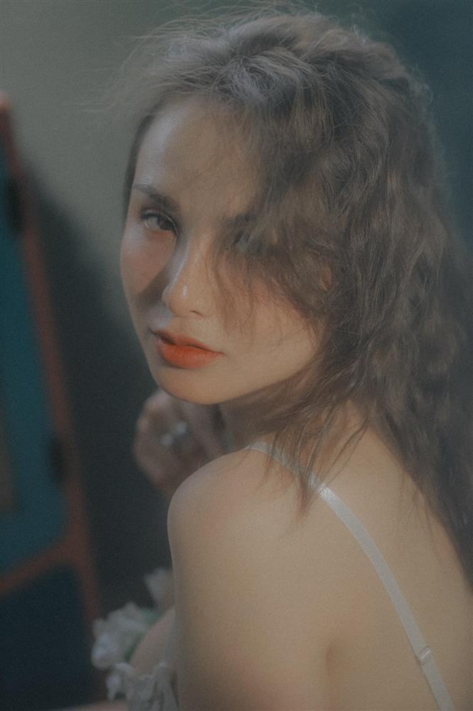 Hoa hậu Diễm Hương mừng sinh nhật với bộ ảnh khoe đường cong-1