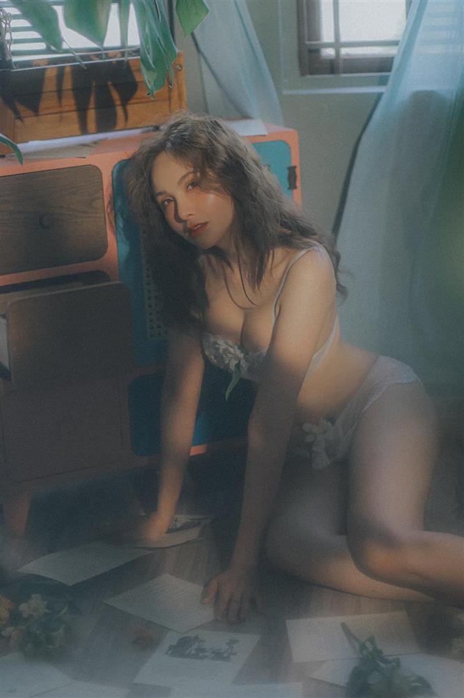 Hoa hậu Diễm Hương mừng sinh nhật với bộ ảnh khoe đường cong-5