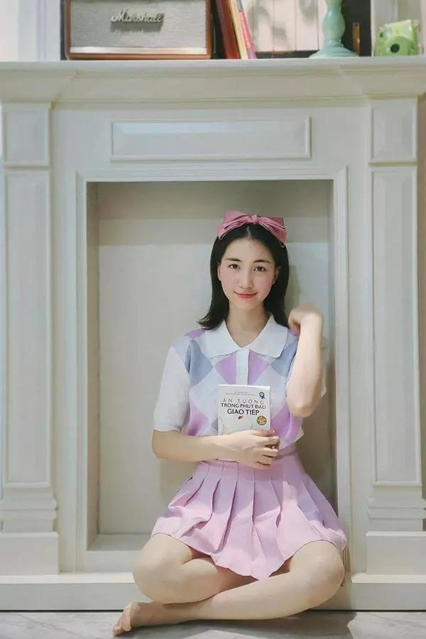 Hòa Minzy để lộ nhược điểm hình thể khi tạo dáng hững hờ-9