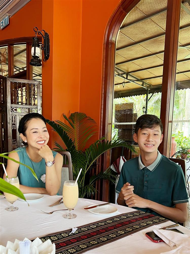 Mối quan hệ giữa chồng Jennifer Phạm và con riêng hoa hậu-6