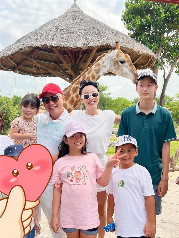 Mối quan hệ giữa chồng Jennifer Phạm và con riêng hoa hậu-7