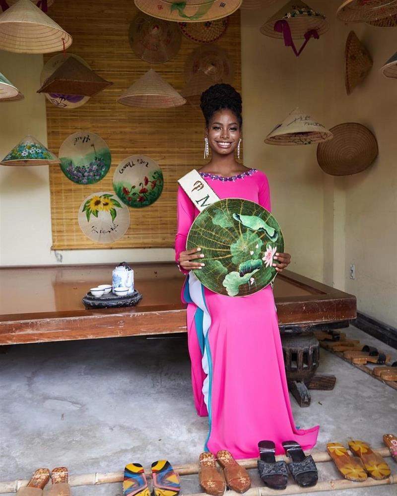 Miss Earth 2021 đội lệch vương miện, mặc lôi thôi gặp Quốc vương-7