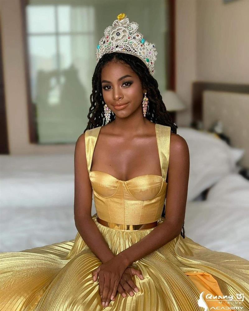 Miss Earth 2021 đội lệch vương miện, mặc lôi thôi gặp Quốc vương-6
