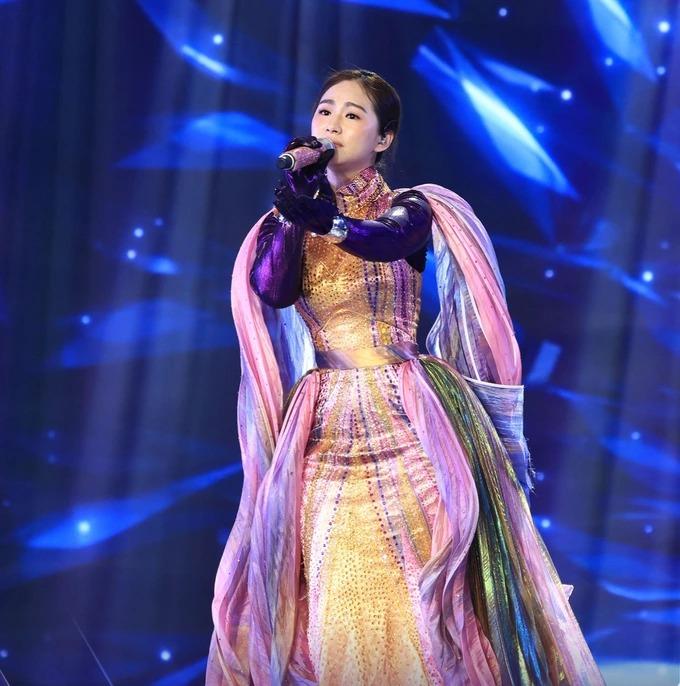 Lương Bích Hữu đỉnh cao một thời, genZ lại chỉ biết Chi Pu MONO-1